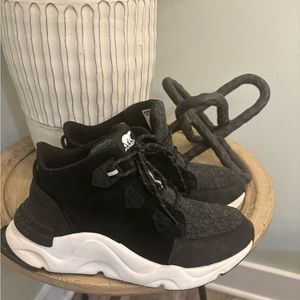 Sorel Kinetic Caribou Sneaker Boot - worn 3x